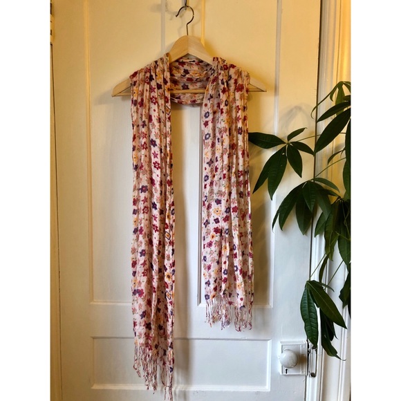 Accessories - ✨$5 ADD ON DEAL! Flower Scarf
